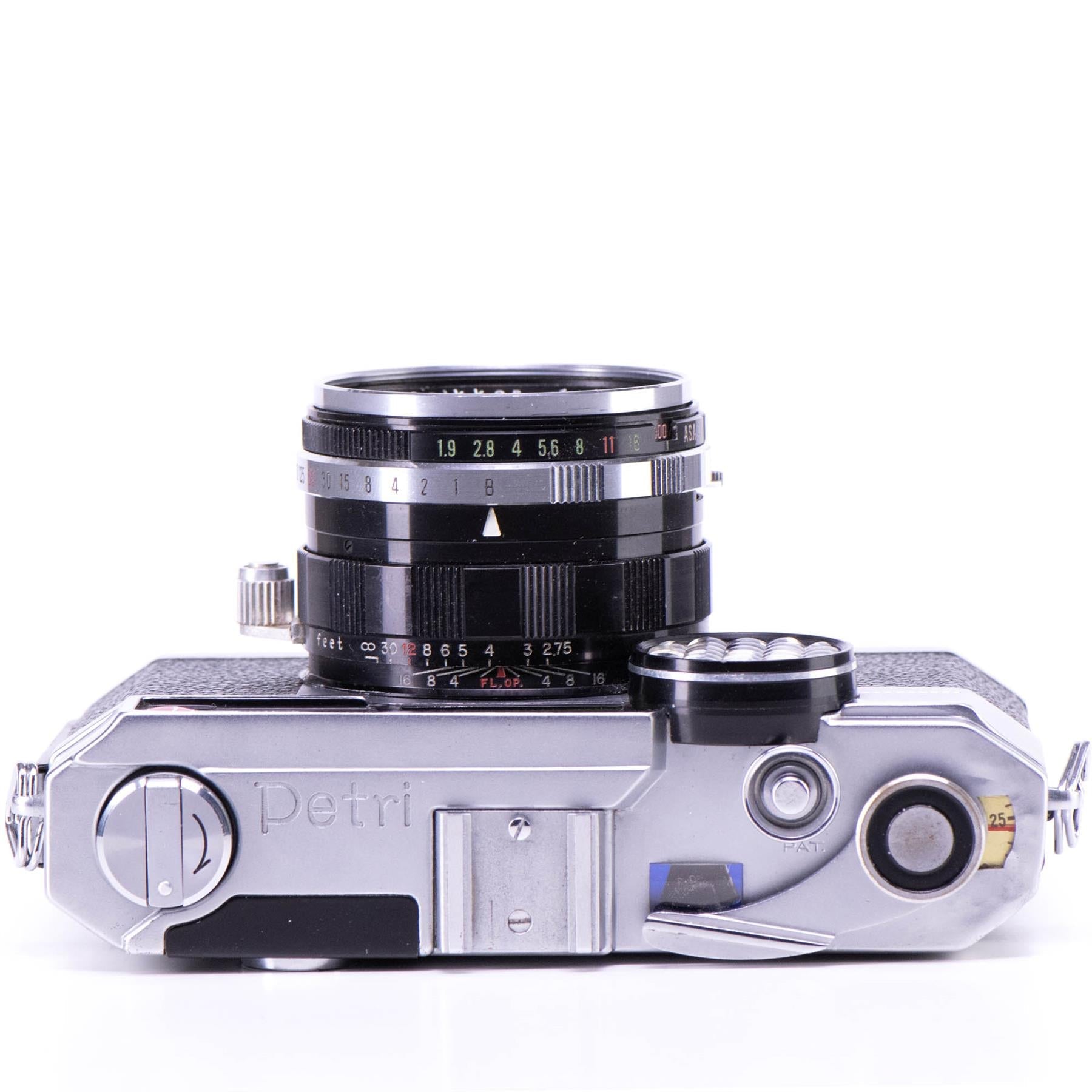 Petri E.Bn Camera | Orikkor 45mm f1.9 lens | White | Japan | 1960