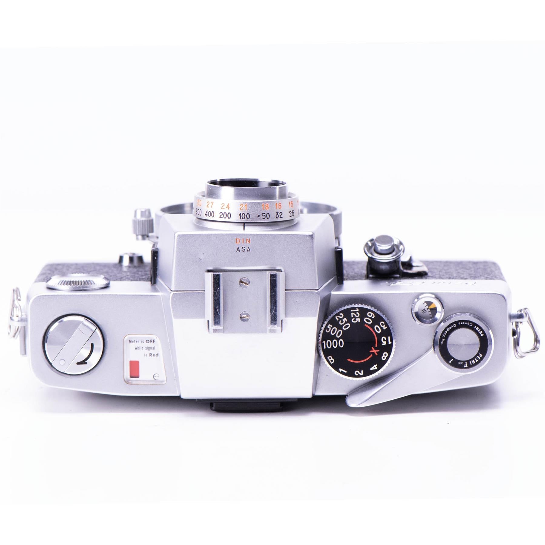 Petri Flex 7 Camera | 55mm f1.8 lens | Breech-lock mount | White | Japan | 1964