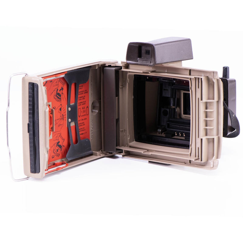 Polaroid Swinger EE Camera | 114mm f9.2 lens | England | 1976 - 1978