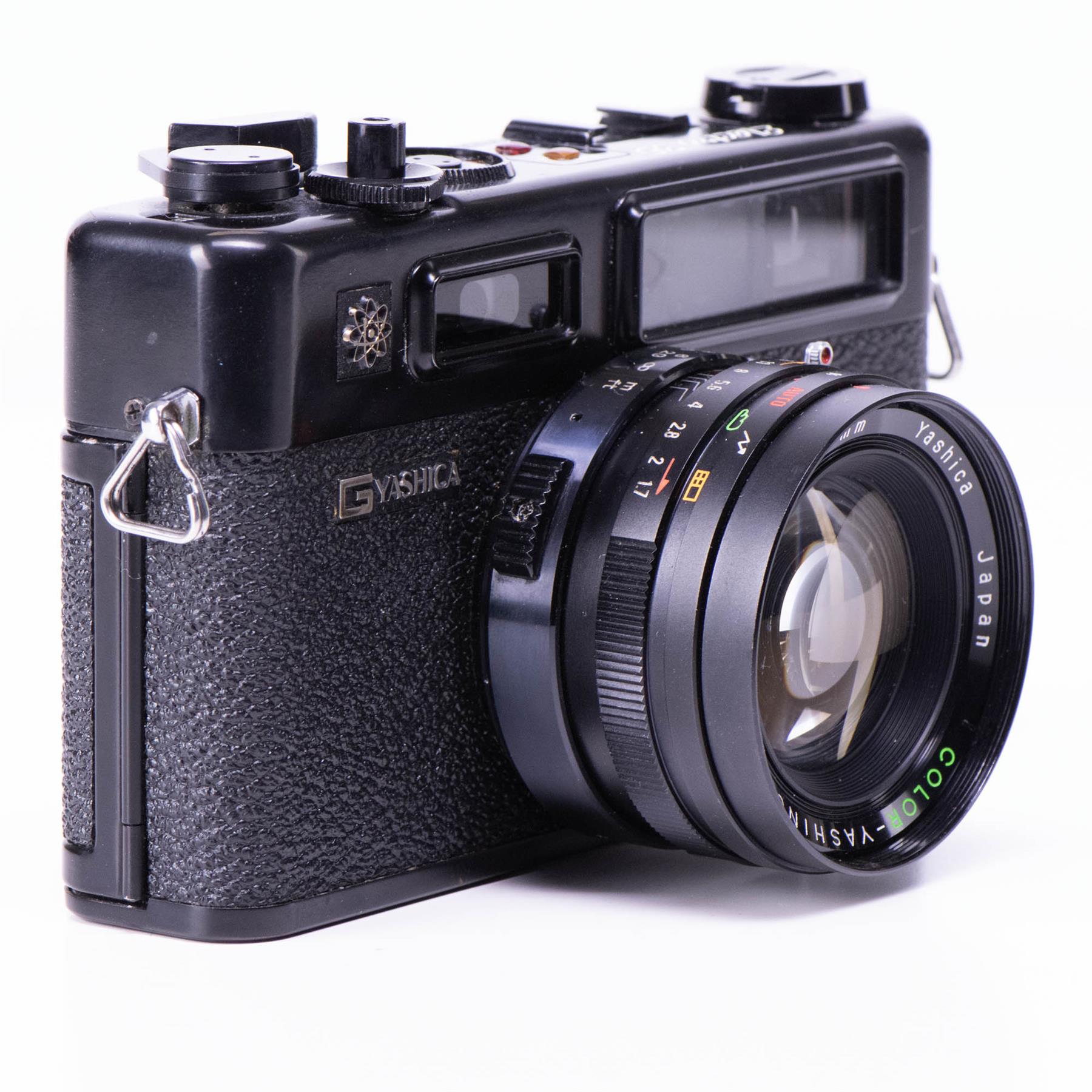 Yashica Electro 35 GT Camera | Yasinon DX 45mm f1.7 | Black | Japan | 1969