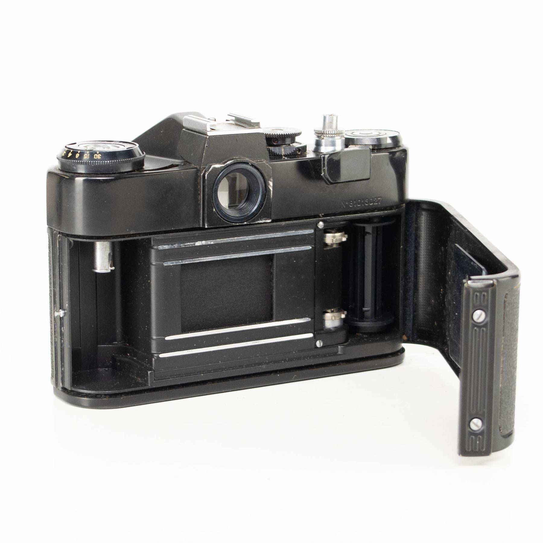 Zenit EM Camera body | Black | M42 | Soviet union | 1972 - 1984